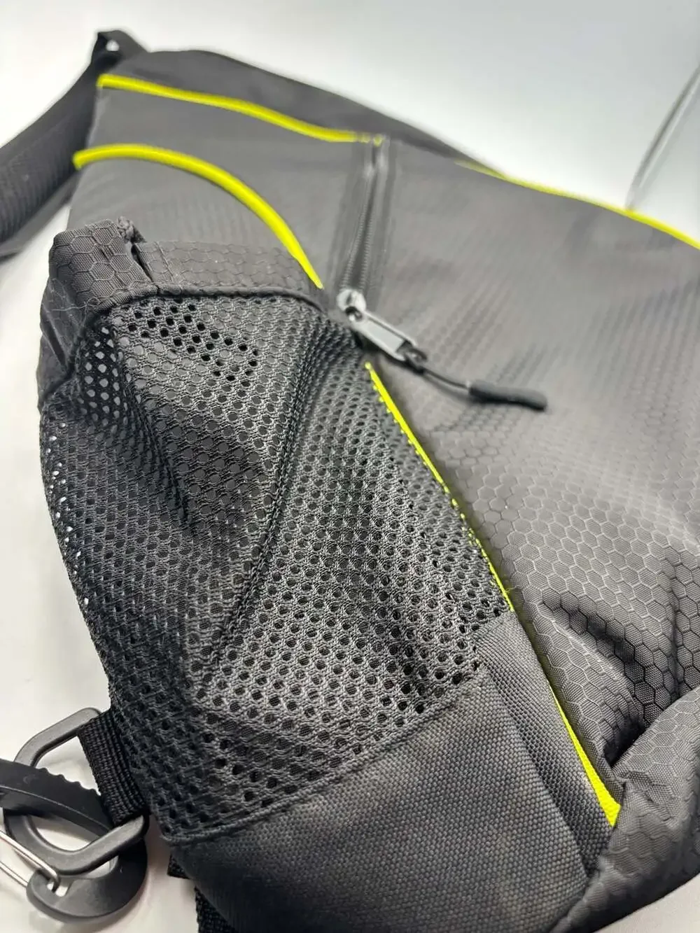 QUIKGO Pickleball Sling Backpack with Paddle Compartment